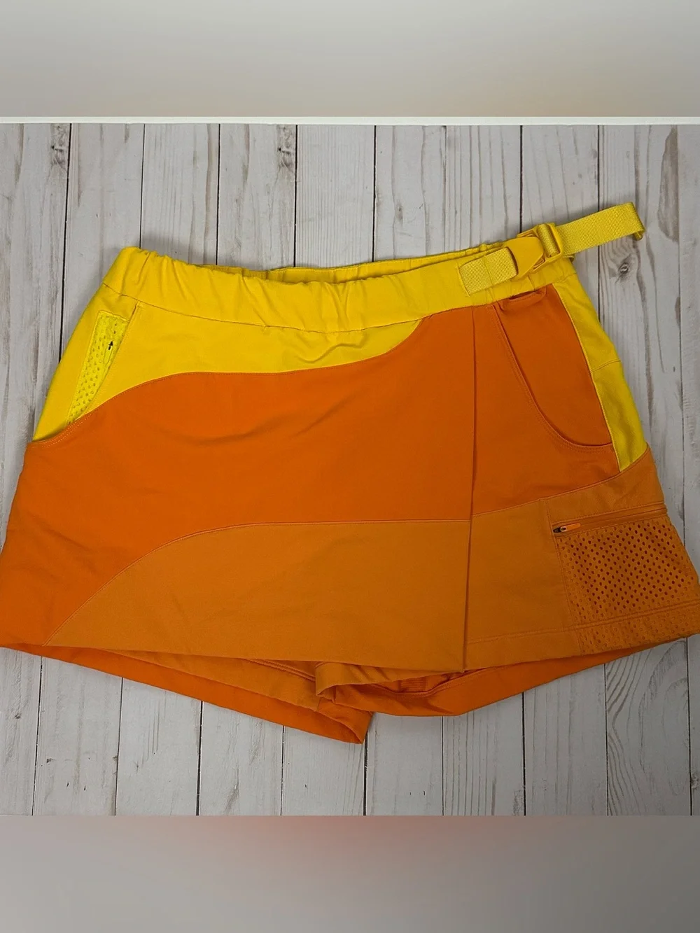 OUTDOOR VOICES RecTrek trail Skort in Sunshine/Clementine/Sun Orange - small
